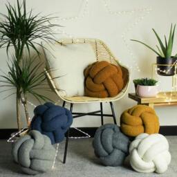 Rackhams Boucle Fleece Knotted Cushion - Ginger - One Size - Ginger - 100% Polyester - thumbnail 2