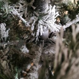 Rackhams 6ft (1.8m) Premier Flocked Woodcote Spruce PVC Hinged Christmas Tree - thumbnail 2