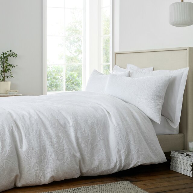 Rackhams Fleur Matelasse Jacquard 200 Thread Count Cotton Duvet Cover Set White - Single - White - image 1