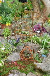 Rackhams Rusty Garden Sphere Ornaments - Trio - thumbnail 3