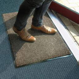 Rackhams Indoor Scraper Door Mat – Anti-Slip Vinyl Backed Dirt Trapper Entrance Mat – Brown – Multiple Sizes - 60 x 90cm - thumbnail 4