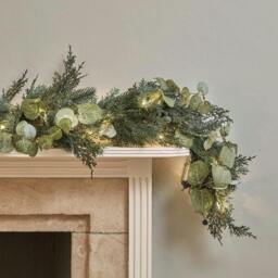 Rackhams Pre-Lit Eucalyptus And White Berry Christmas Garland - 1.5m - thumbnail 1