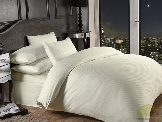 Rackhams Grosvenor 1000 Thread Count Pillowcases - Cream - Housewife