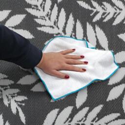 Rackhams The Gardener Reversible Small Leaf Decorative Outdoor Rug 120x170cm - thumbnail 3