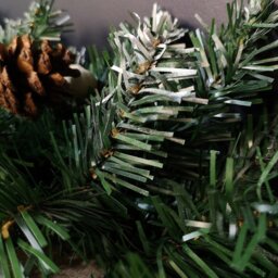 Rackhams Premier 270cm (9ft) Christmas Garland Decoration Snow Tips White Berries & Cones - thumbnail 6