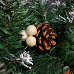 Rackhams Premier 270cm (9ft) Christmas Garland Decoration Snow Tips White Berries & Cones - thumbnail 5