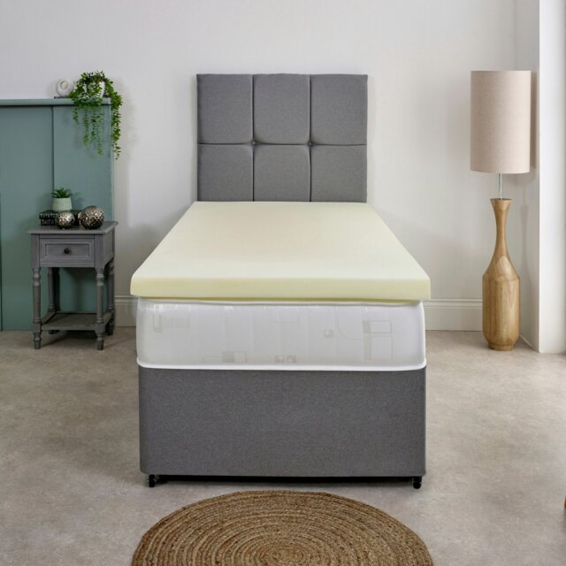 "Rackhams Memory Foam Mattress Topper - 1"" Deep, Pressure-Relieving Comfort - White - 1 - European Small Single Mattress (80cm x 200cm)" - image 1