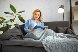 Rackhams Dakota Fleece Silver Throw 140x180cm - thumbnail 4