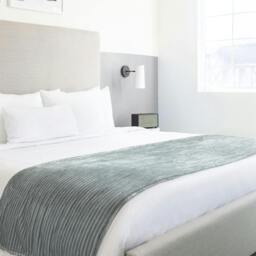 Rackhams Dakota Fleece Silver Throw 140x180cm - thumbnail 5