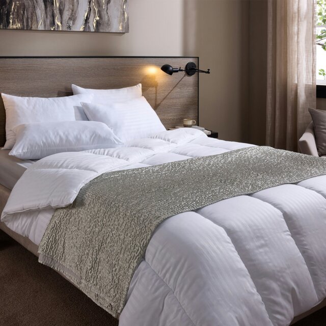 Rackhams Luxurious Hotel Duvet, 2 Medium Pillows - King - 10.5 - image 1
