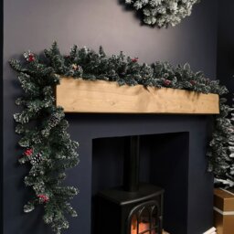 Rackhams 2.7m Green Christmas Garland with Pine Cones and Red Berries - thumbnail 2