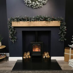 Rackhams 2.7m Green Christmas Garland with Pine Cones and Red Berries - thumbnail 3