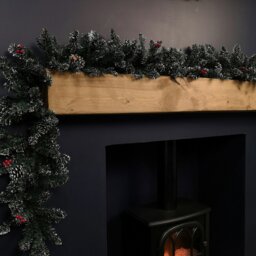 Rackhams 2.7m Green Christmas Garland with Pine Cones and Red Berries - thumbnail 6