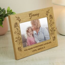 Rackhams Personalised Wild Flowers 6x4 Wooden Photo Frame - thumbnail 4
