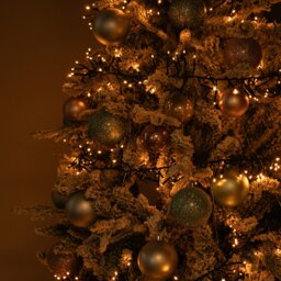 Rackhams 18.5m 1440 LED Christmas Cluster Multi-Action String Lights with Timer in Vintage Gold - thumbnail 6