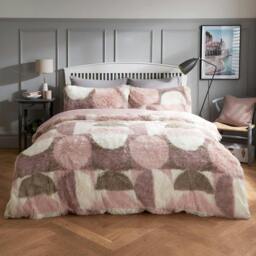 Rackhams Luxurious Geo Shaggy Faux Fur Fleece Duvet Cover with Pillowcases - Blush Pink - King (220cm x 230cm) - thumbnail 1