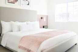 Rackhams Darcy Tassel Blush Pink Throw - 60x80 - thumbnail 5