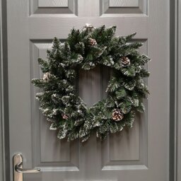 Rackhams Premier Rocky Mountain Snow Tipped Christmas Wreath 50cm - thumbnail 2