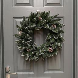 Rackhams Premier Rocky Mountain Snow Tipped Christmas Wreath 50cm - thumbnail 1