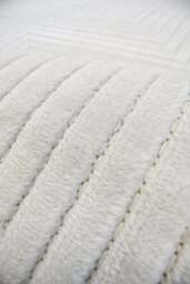 Rackhams Maze White Rug – Geometric 3D Textured Design - 120X170 cm - thumbnail 2