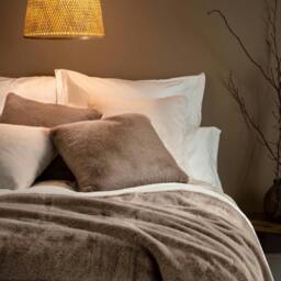 Rackhams Fawn Faux Fur Throw - One Size (130 x 170cm) - thumbnail 3