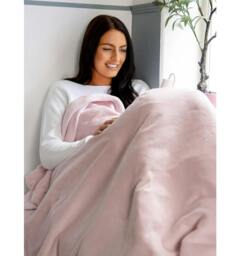 Rackhams Snuggle Up Warming Throw-Pink 120X160cm - thumbnail 6