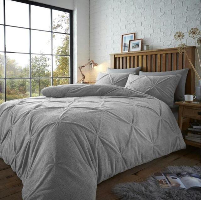 Rackhams Chiswick Pintuck Duvet Cover and Pillowcase Set - Grey - Double (200cm x 200cm)