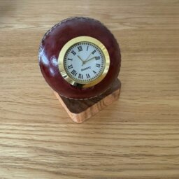 Rackhams - Quartz Cricket Ball Clock - Unique Sporting Design - Durable Leather & Brass - Precise Timekeeping - Red, One Size, Wood - thumbnail 4