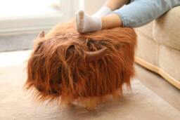 Rackhams Rumi the Highland Cow Faux Fur Footstool – Cosy Decorative Footrest - Dark brown - thumbnail 2
