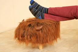 Rackhams Rumi the Highland Cow Faux Fur Footstool – Cosy Decorative Footrest - Dark brown - thumbnail 3