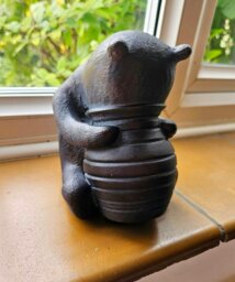 Rackhams Winnie-The-Pooh Ornament Sculpture For A Home or Garden - Resin - Small - Ornament
