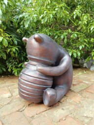 Rackhams Winnie-The-Pooh Ornament Sculpture For A Home or Garden - Resin - Small - Ornament - thumbnail 4