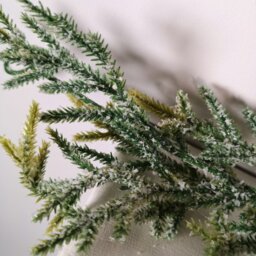 Rackhams 160cm Realistic Look Christmas Green Spruce Garland with Frosting and Plastic Pine Cones - thumbnail 6