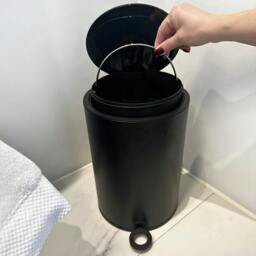 Rackhams Black Stainless Steel 6L Bathroom Pedal Bin with Easy Clean Inner Liner - thumbnail 3
