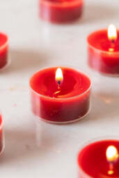 Pack of 20 Tealight Candles in Deep Red - thumbnail 3