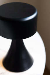 Battery-Powered Cordless Table Lamp In Black - thumbnail 5