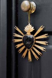 Black & Gold Sacred Heart Hanging Ornament - thumbnail 3