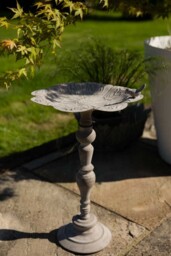 Beautiful Bird Bath On Stand - thumbnail 3