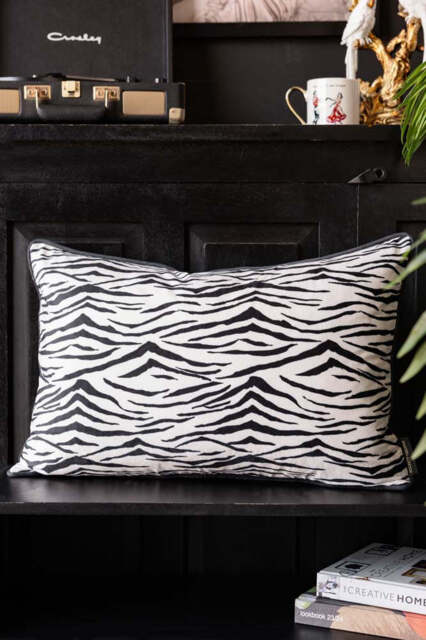 Snow Tiger Print Cushion Cover - image 1