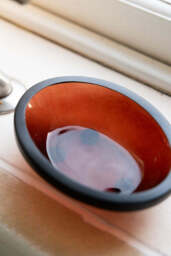 Apothecary-Style Amber Glass Soap Dish - thumbnail 3