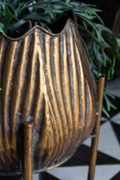 Gold Scallop Planter On Stand - thumbnail 3