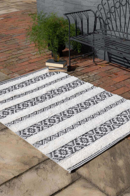 Monochrome Aztec Stripe Indoor/Outdoor Garden Rug - 3 Sizes Available - image 1