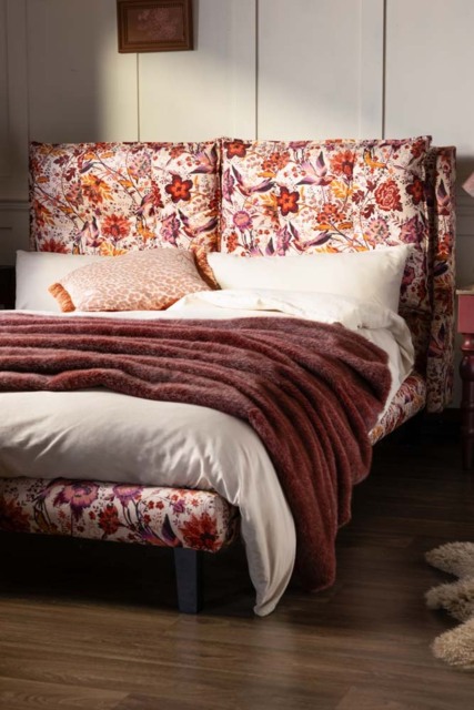 Lounge Lover Bed in Charleston Garden Velvet - image 1