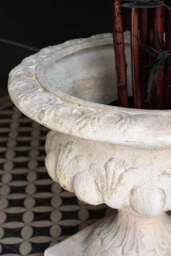 Classical Stone-Effect Planter - thumbnail 5