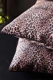 Pair of Signature Leopard Print Cotton Sateen Pillowcases - thumbnail 5