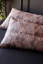 Pair of Signature Leopard Print Cotton Sateen Pillowcases - thumbnail 4