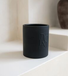 Dolni XL Tuberose & Sandalwood Candle - thumbnail 3