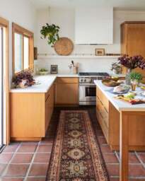 Avila Crimson & Currant Rug - 200x290 - Machine Washable Area Rug - Kid & Pet Friendly - Indoor Rugs - Ruggable - thumbnail 2