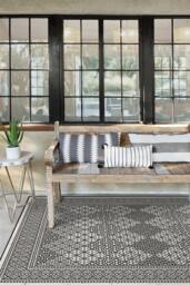 Loseta Black Outdoor Rug - 150x215 - Machine Washable Area Rug - Kid & Pet Friendly - Indoor Rugs - Ruggable - thumbnail 2