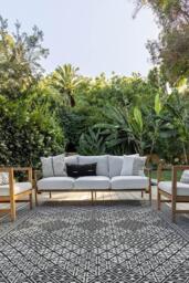 Loseta Black Outdoor Rug - 150x215 - Machine Washable Area Rug - Kid & Pet Friendly - Indoor Rugs - Ruggable - thumbnail 3